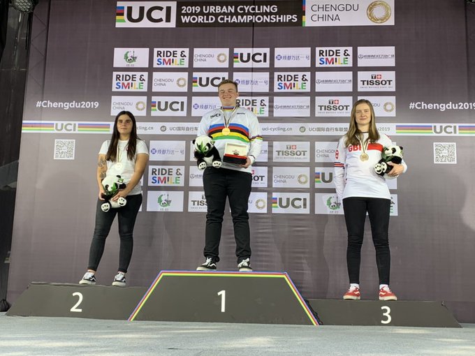 chicas podium