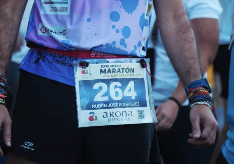 El XXVI Medio Maratón de Las Galletas contó con la participación de más de mil doscientos corredores que se reunieron en la salida.