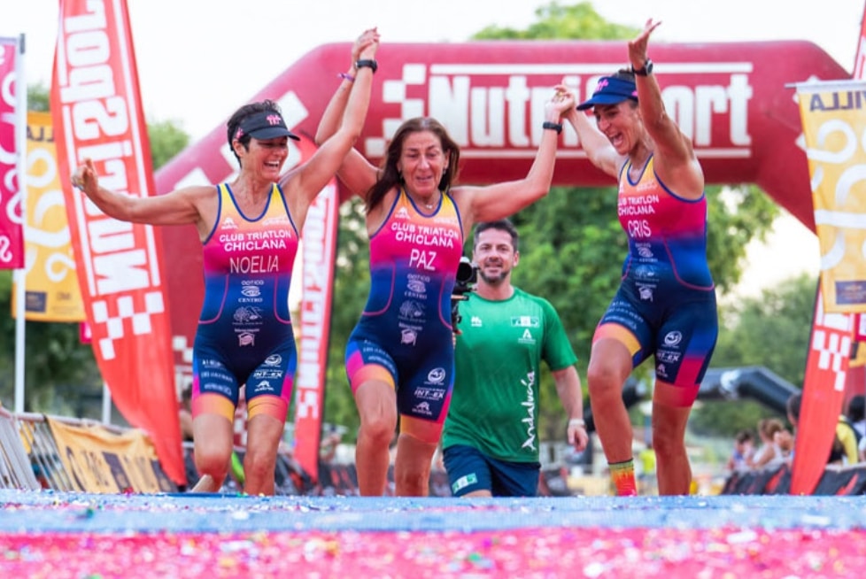 El Half Triatlón de Sevilla 2023 reunió triatletas de todo el mundo. Pello Osoro y Kate Mills fueron ganadores en las categorías generales.