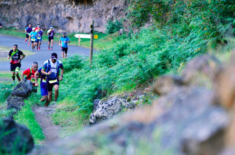 Pinolere Trail Tenerife fusiona la naturaleza, cultura y deporte para ofrecer una experiencia única mientras conserva senderos tradicionales.