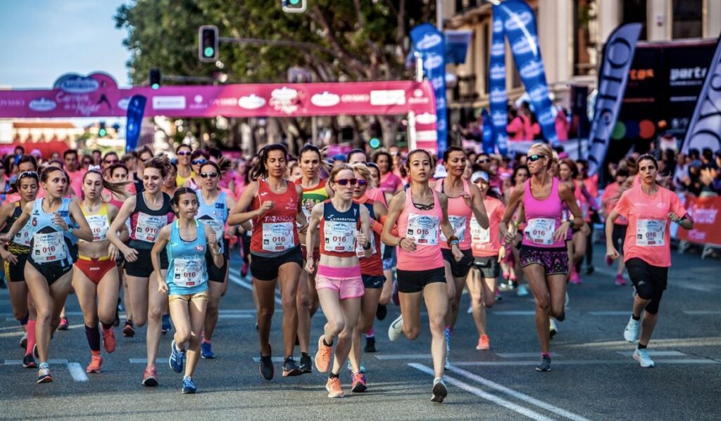 La popular cantante Natalia, se unirá a la #MareaRosa en la meta de la Carrera de la Mujer Central Lechera Asturiana de Madrid.