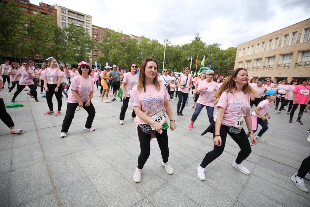 Disfruta de una hora de música y el mejor ejercicio con los monitores de AltaFit, Zumba® y BalletFit® en la Carrera de la Mujer de Vitoria