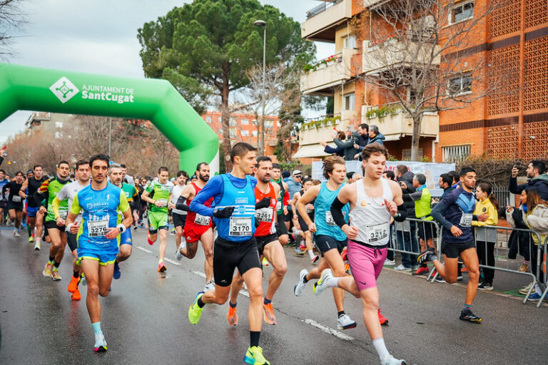 La 39ª edición de la Mitja Marató de Sant Cugat ya calienta motores, y promete una jornada inolvidable para corredores.