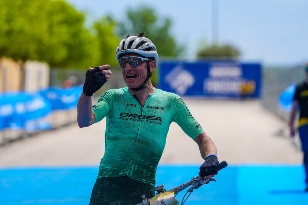 La Orbea Monegros 2026 volverá a convertir el desierto aragonés en el gran punto de encuentro del mountain bike popular el próximo sábado 25 de abril.