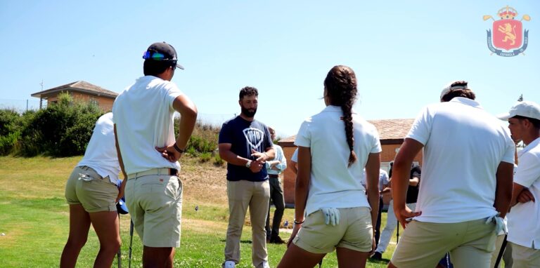 Jon Rahm vuelve a la Escuela Nacional Blume para compartir su método con la nueva hornada del golf español